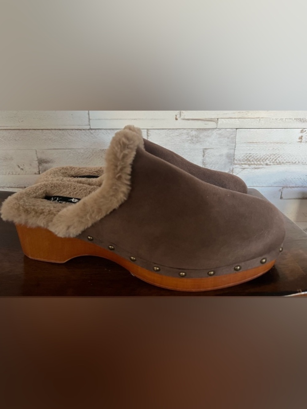 New York And Company Women's Wynna Clogs in Brown. Size 9